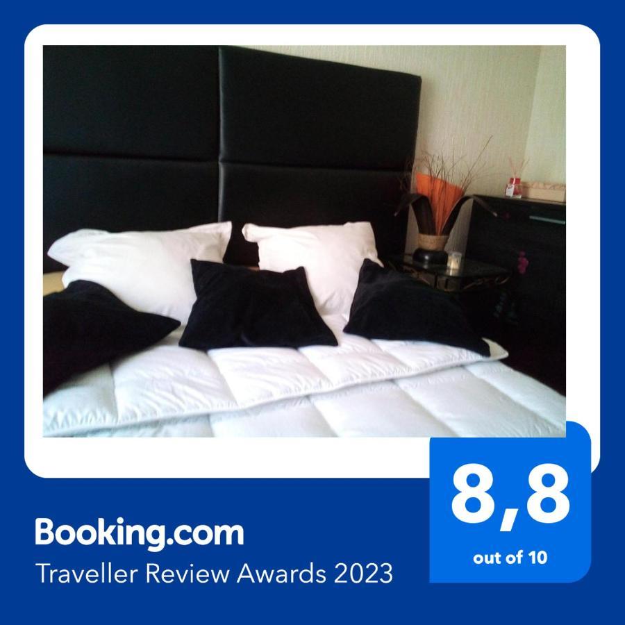 # Prix "Travellers Awards 2023 Et 2024" Lac Leman Velos Viarhona Geneve Annecy Valleiry Ngoại thất bức ảnh